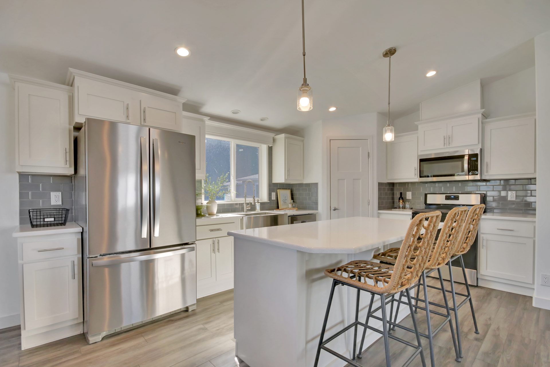 white shaker style kitchen interior